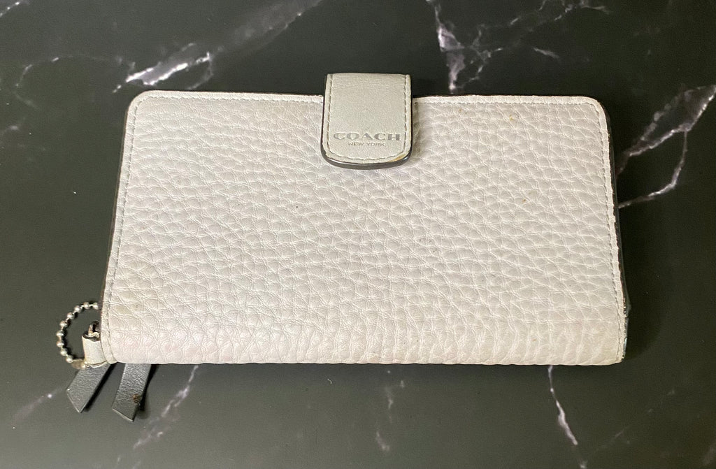 Coach Leather Bifold Wallet – Light Gray