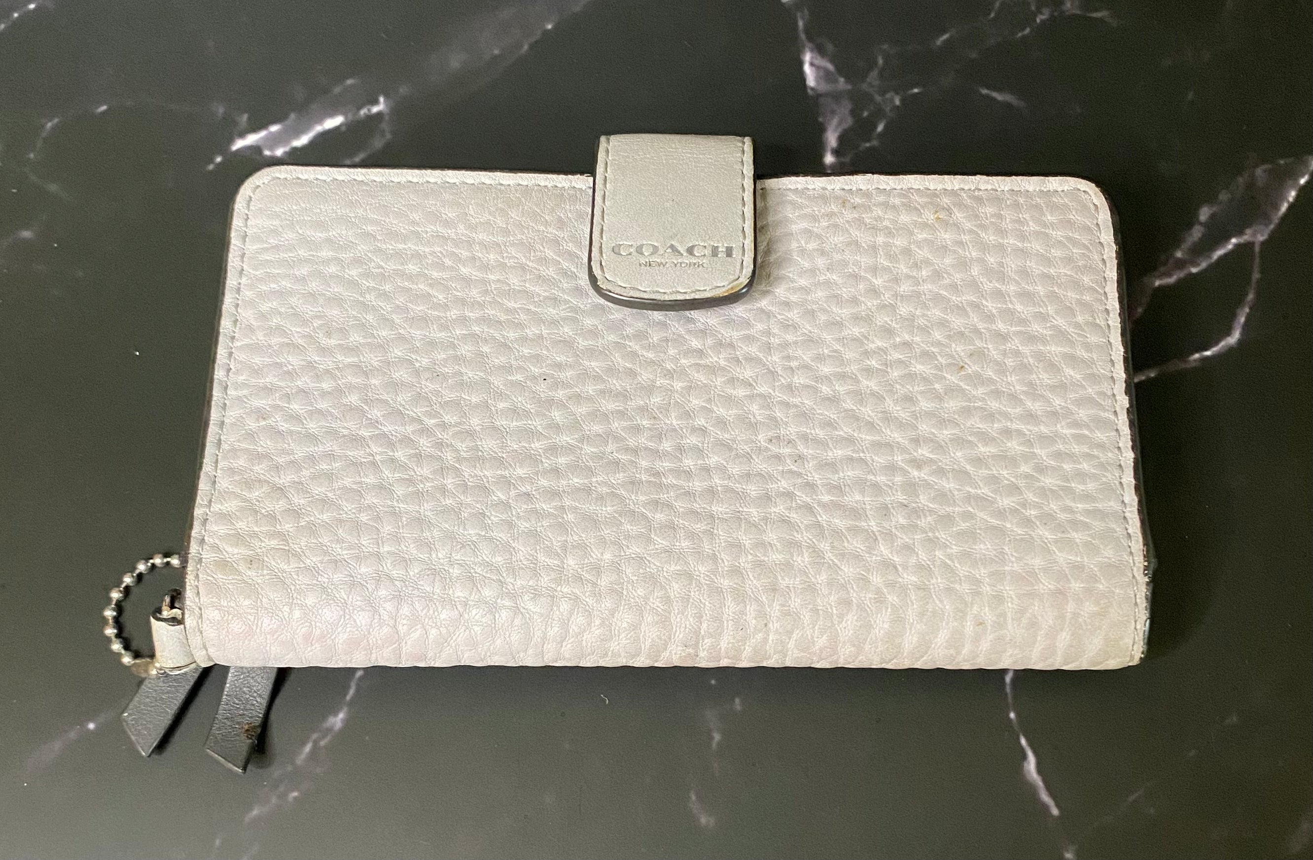 Coach Leather Bifold Wallet – Light Gray