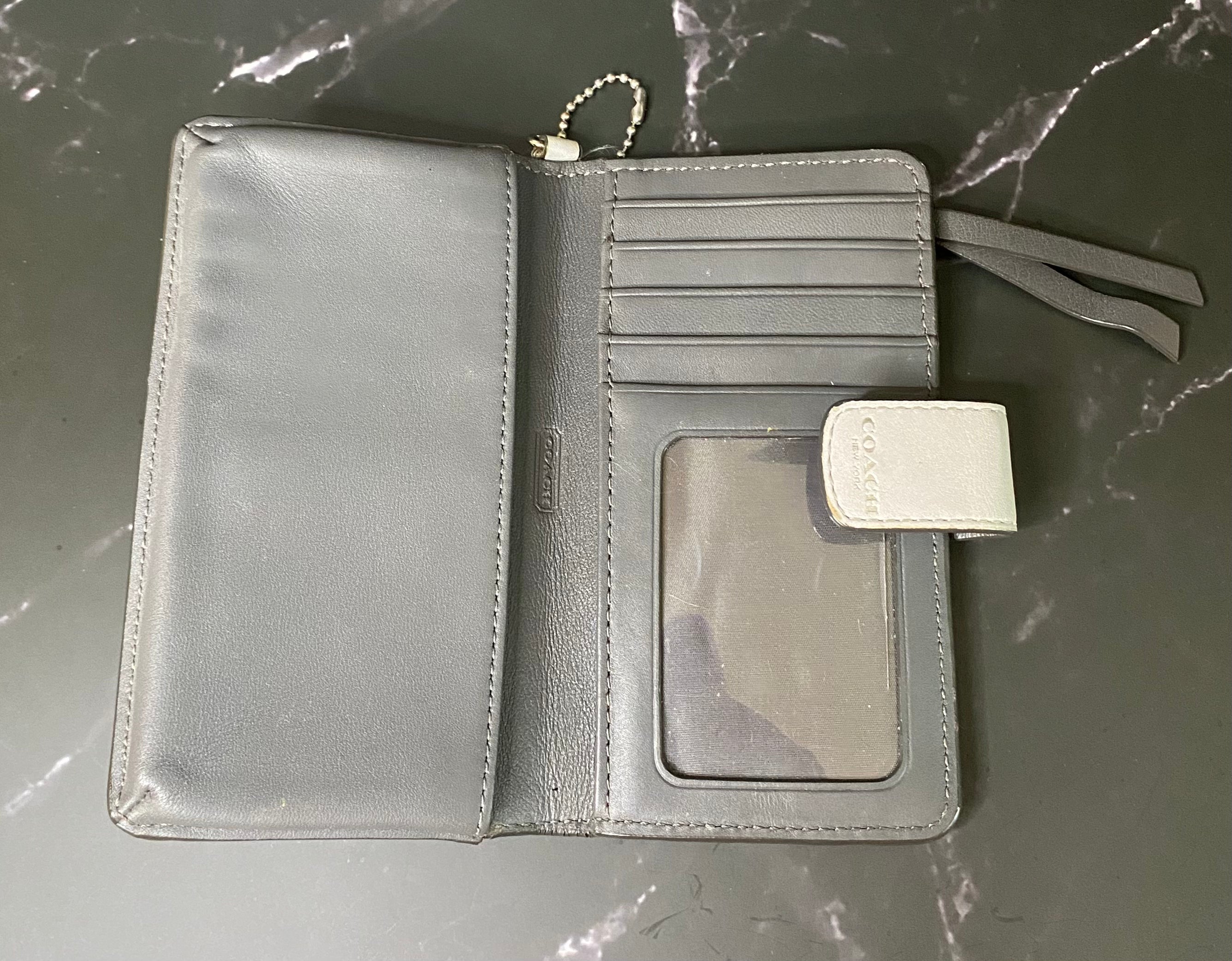 Coach Leather Bifold Wallet – Light Gray