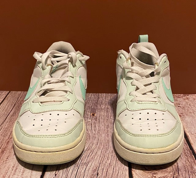 Preloved Nike Court Borough Low – Girls Sneakers (White/Mint)