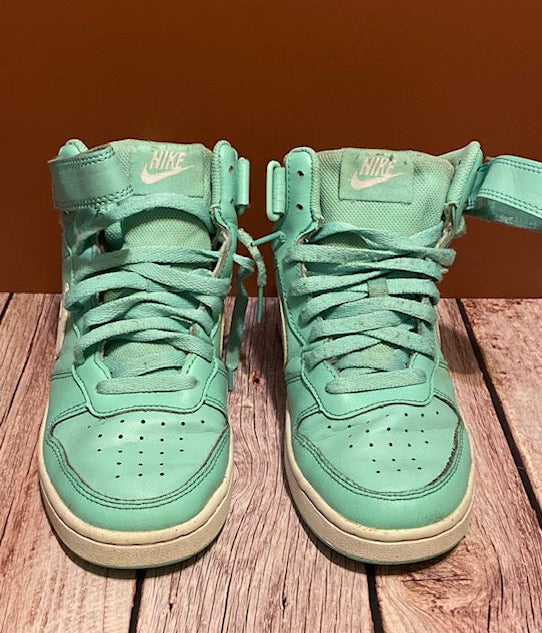 Preloved Nike Court Borough Mid Girls Sneakers – Mint