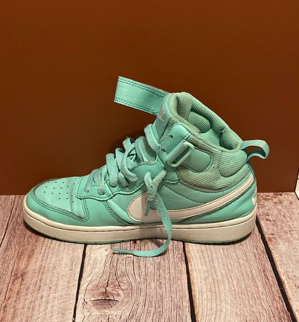 Preloved Nike Court Borough Mid Girls Sneakers – Mint