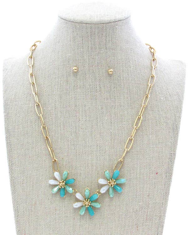 ( G790 )  PETAL TRIPLE FLOWER PENDANT NECKLACE SET